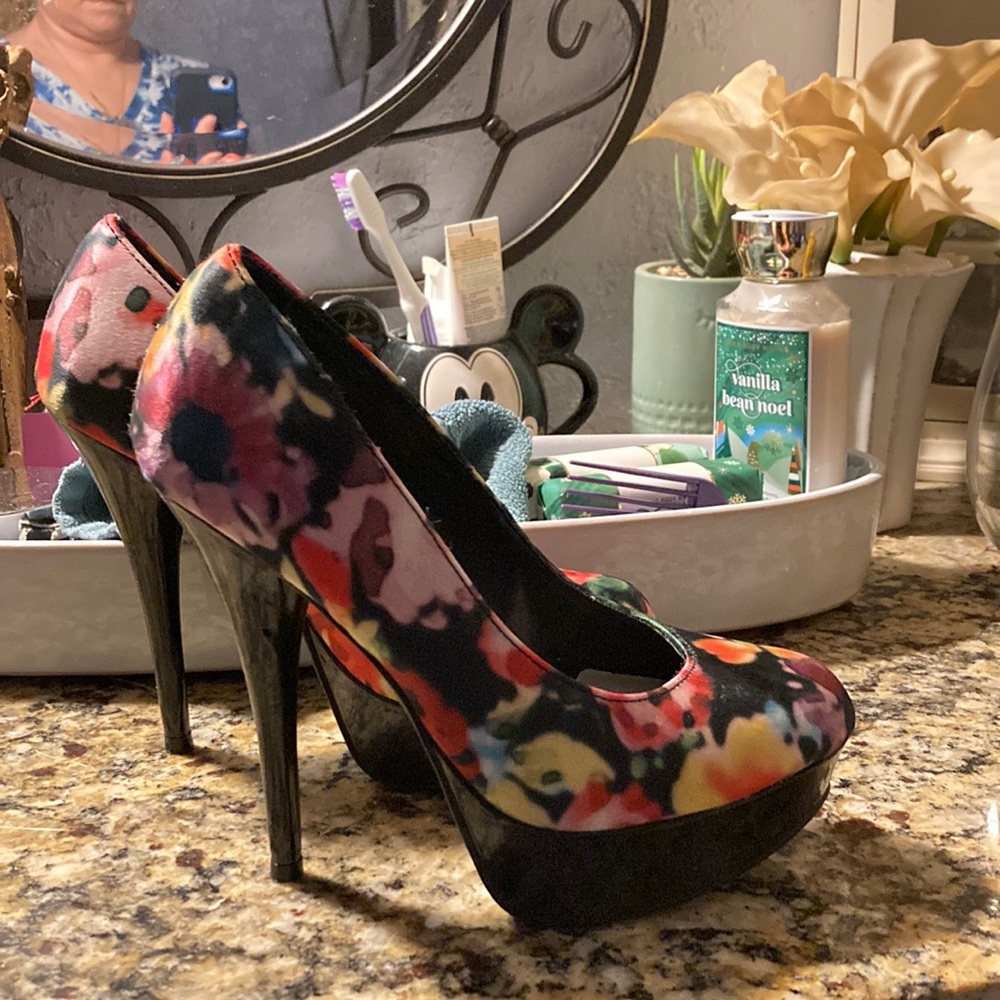 Never worn , brand new heels!!